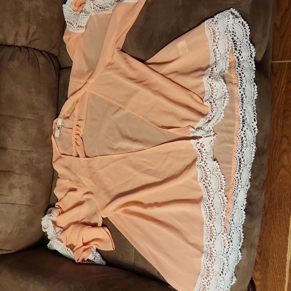 A komano peach color size M and the brand ya Los Angeles